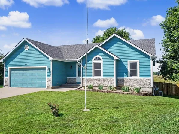 1003 Lisa Ct, Baldwin City, KS 66006