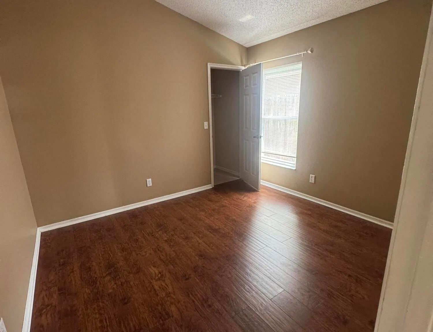 3 bed, 2.0 bath, 1498 sqft, $2,500 — Photo 4