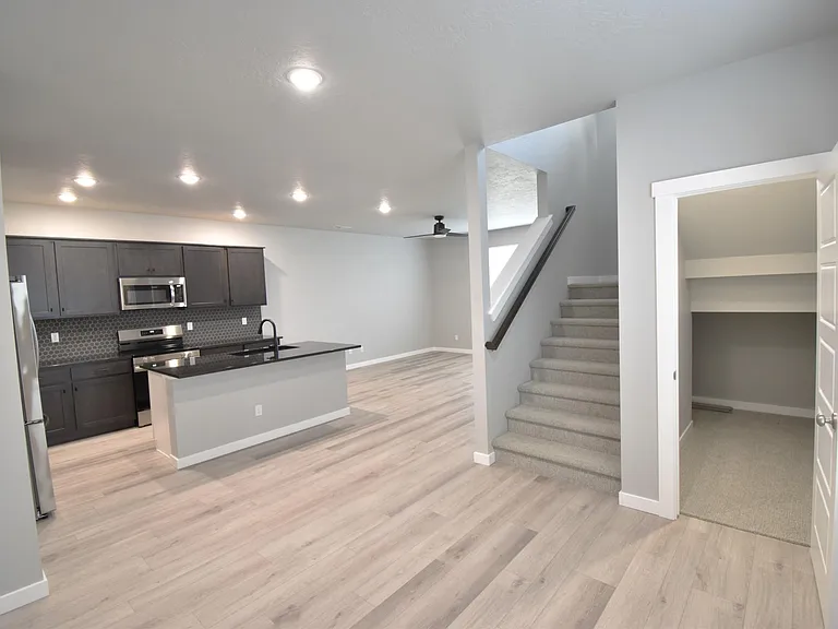 5122 W Milano St — Photo 3