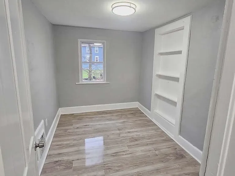 190 Conklin Ave #1 — Photo 5
