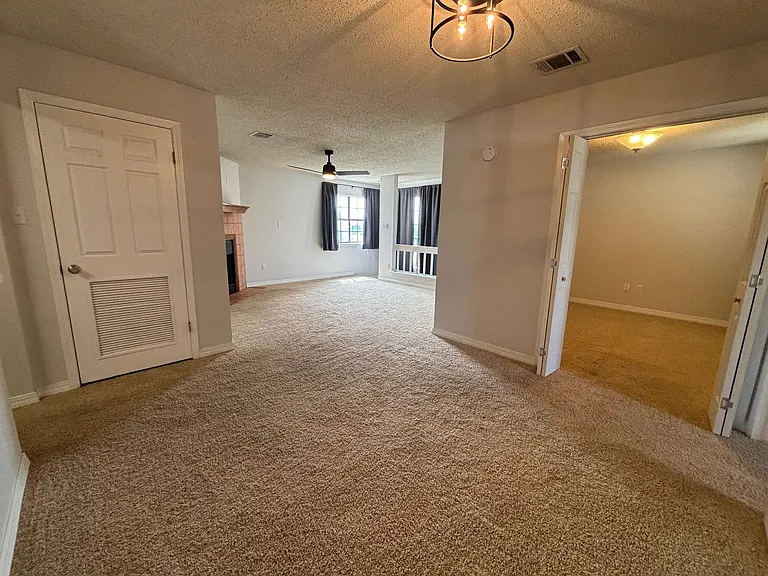 12 Meadow Creek Dr — Photo 5