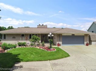 6504 Andersonville Rd, Waterford, MI 48329