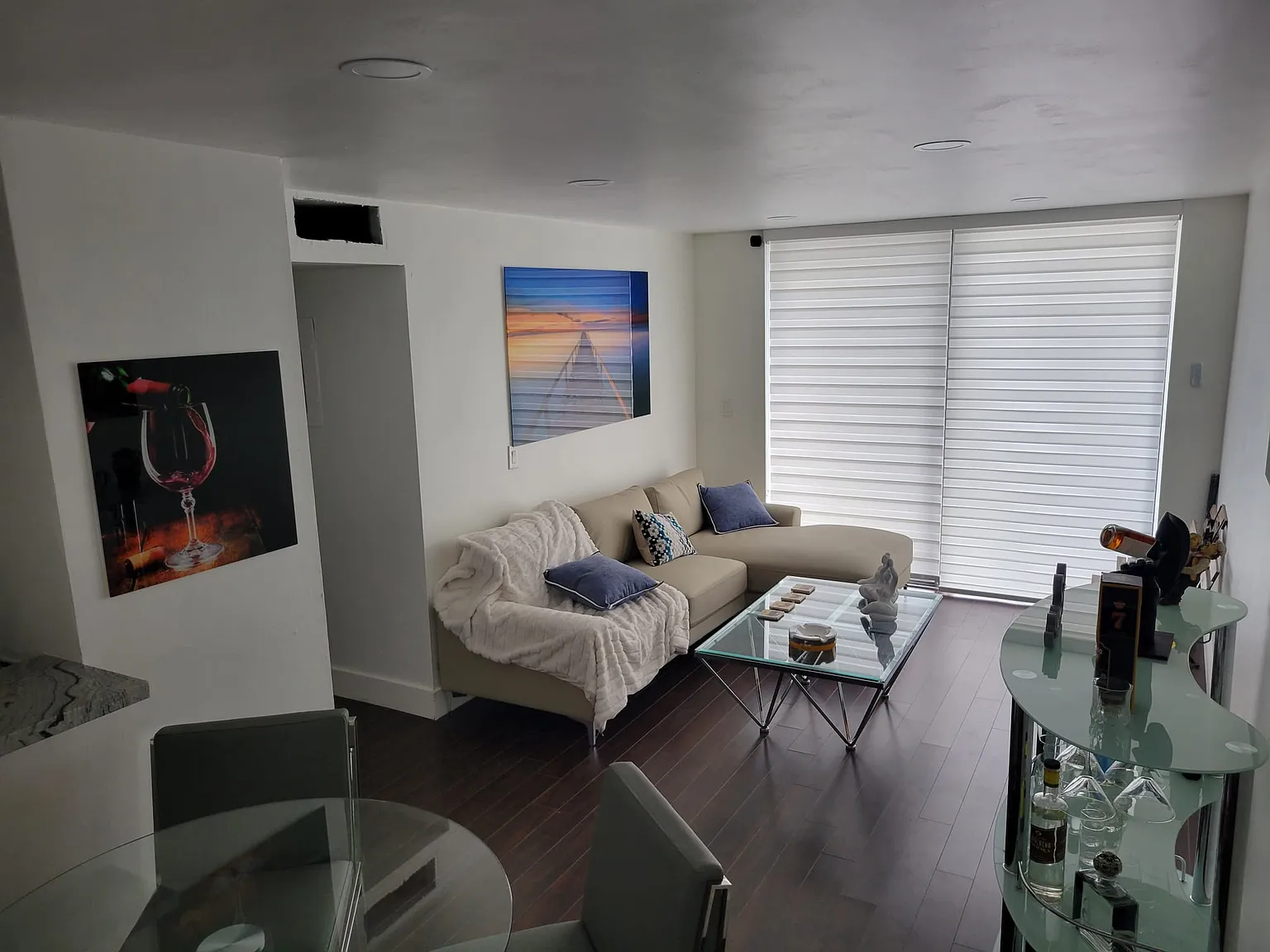 2 bed, 870 sqft, $2,250 — Photo 1