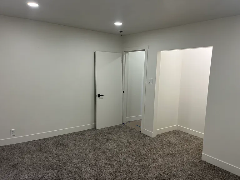 245 N 400 E — Photo 16