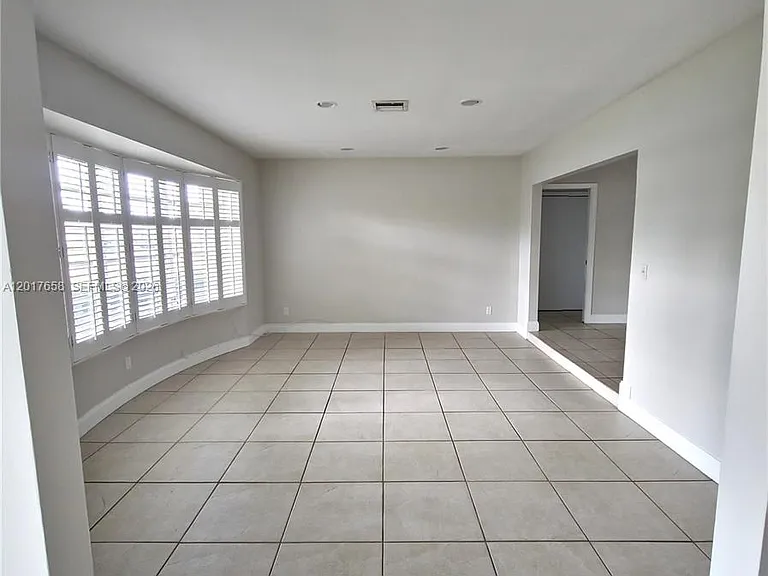 4900 Cleveland St — Photo 2