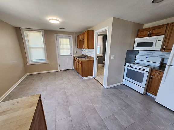 4th image of 138 Henry St #3E