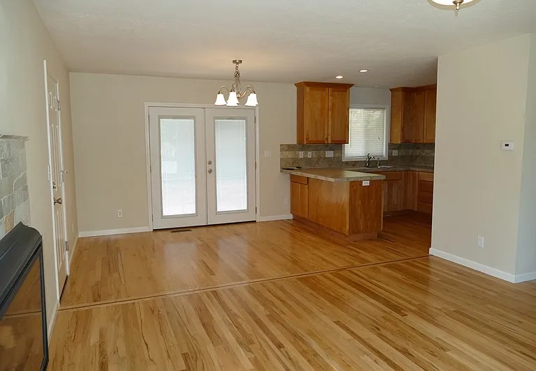 10851 SE Garrett Dr — Photo 3
