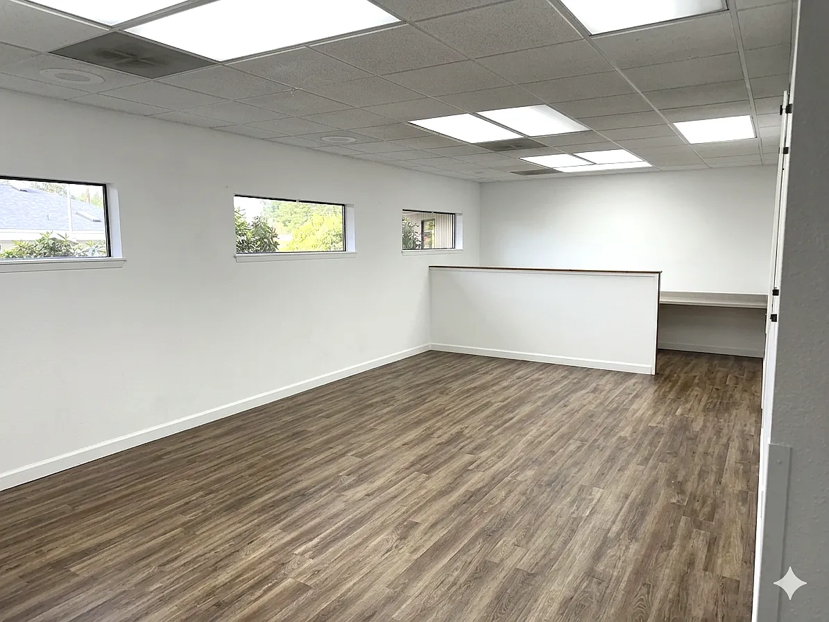 Puyallup Plaza - 8114C — Photo 2