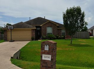 2006 Caroline Ave, Cove, TX 77523
