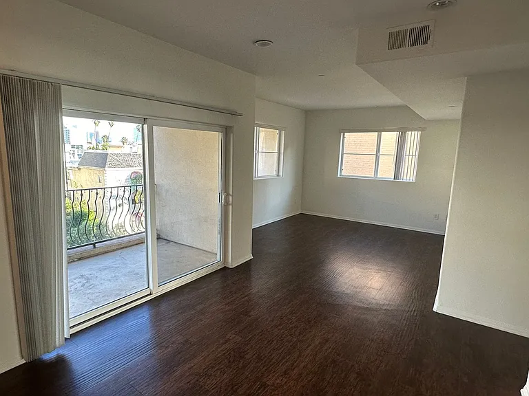 Berendo Terrace Apartment Homes — Photo 9