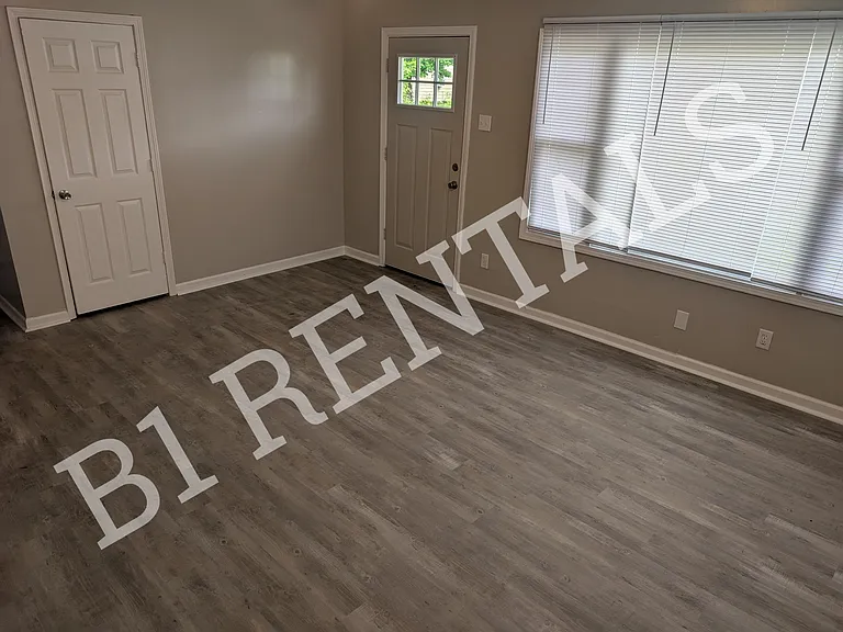 1020 Bennett St — Photo 3