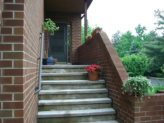 End Unit - Private Entrance