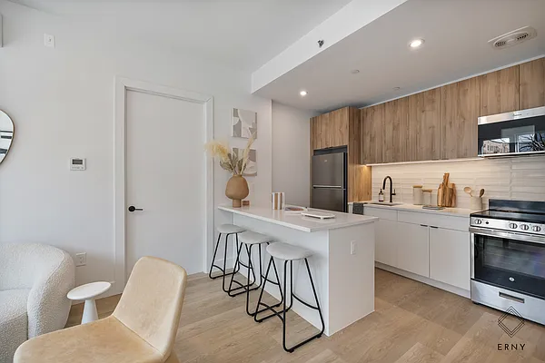 Rented by ERNY LLC | media 12