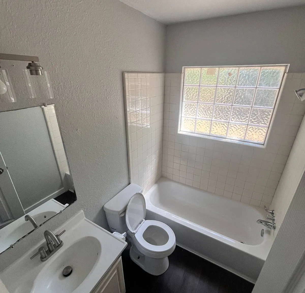 1 bed, 1.0 bath, $800 — Photo 3
