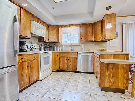 4th image of 900 Alpine Dr