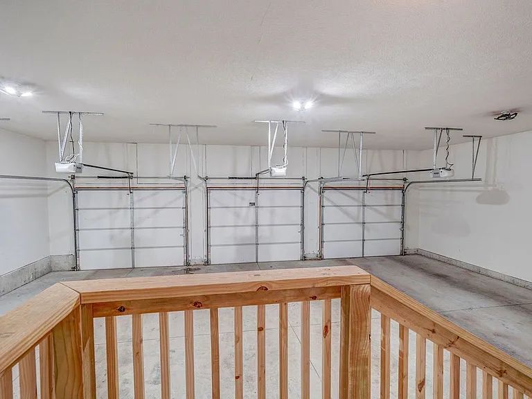 1120 N Clay Ave — Photo 21
