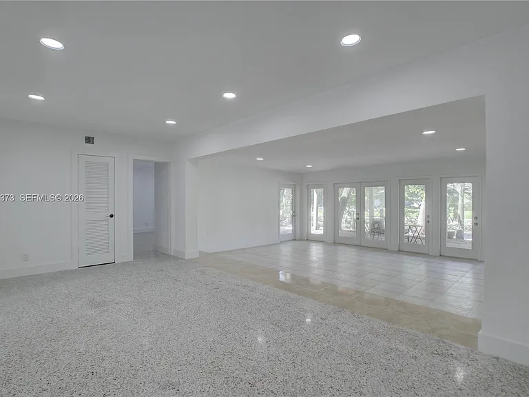 616 SW 11th Ct — Photo 9