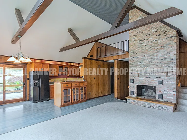 165 Lakeshore Ct — Photo 16