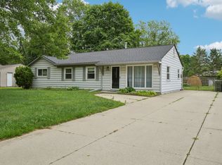 1096 Truwood Dr, Rochester Hills, MI 48307