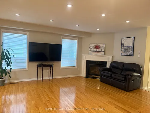 74 Rideau Dr Photo 1
