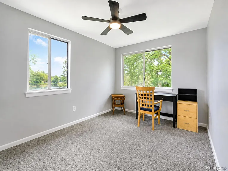 4165 Highcrest Dr — Photo 23