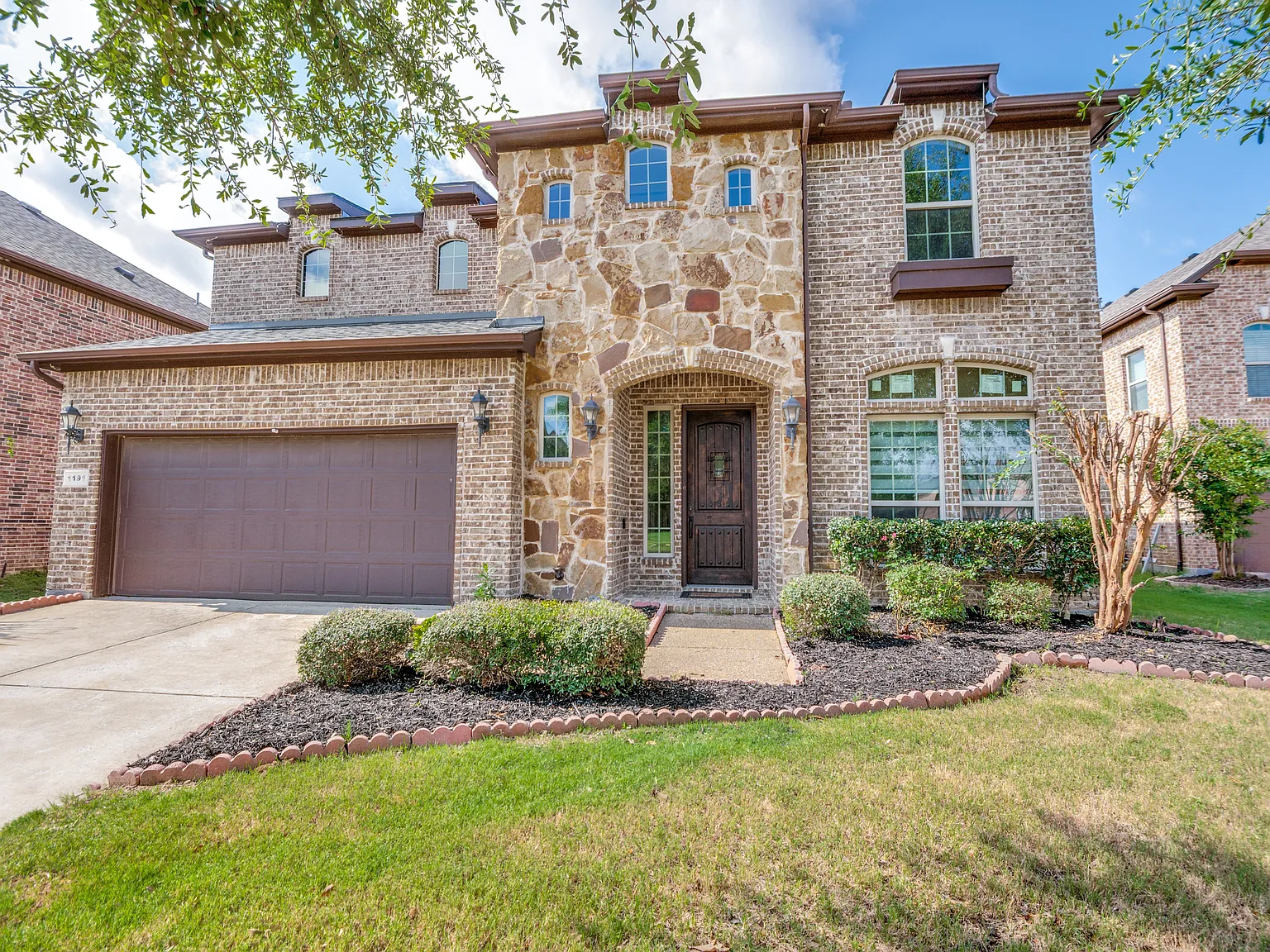 5 bed, 3737 sqft, $3,800 — Photo 2
