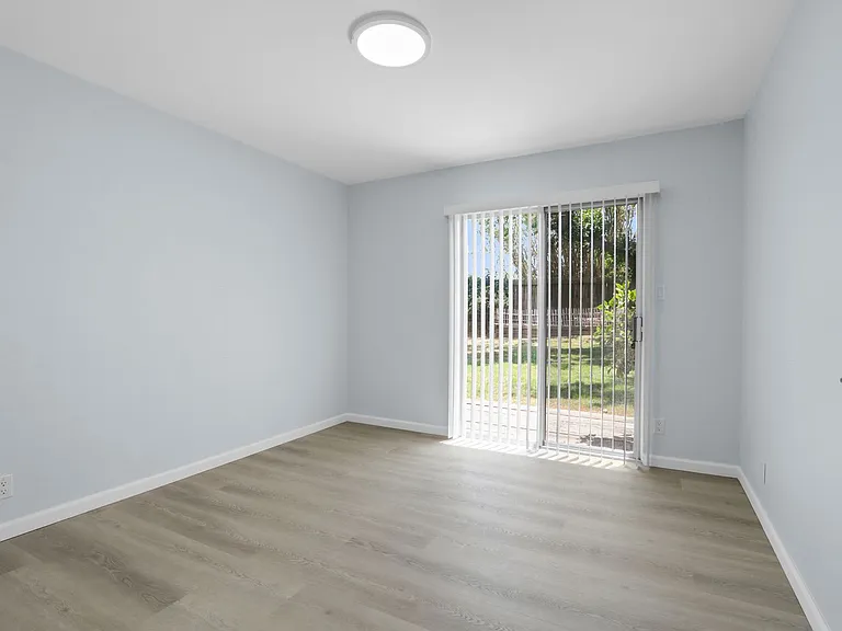 989 Arbor St — Photo 12