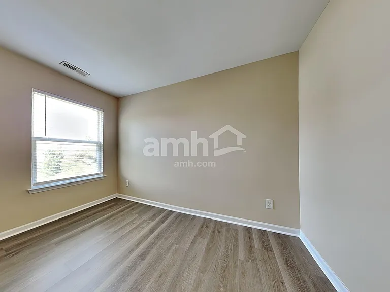 533 Wrayhill Dr — Photo 25