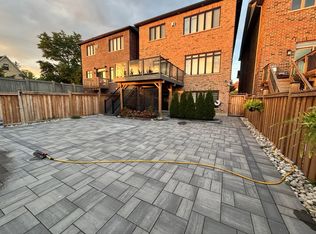 272 Victoria St, Mississauga, ON L5M 1J8