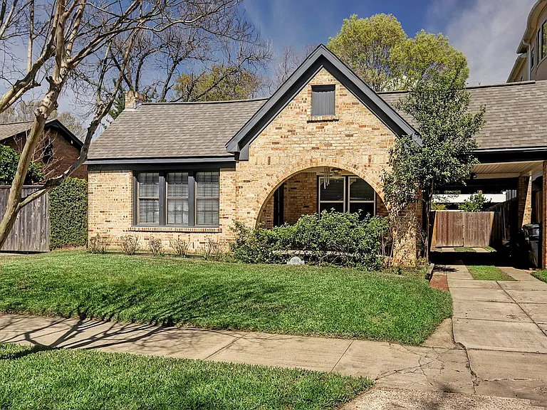 1916 W McKinney St — Photo 1