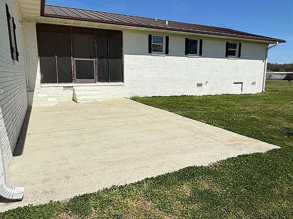 3rd image of 17150 Felton Dr
