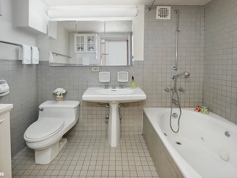44 W 76th St #2 — Photo 8