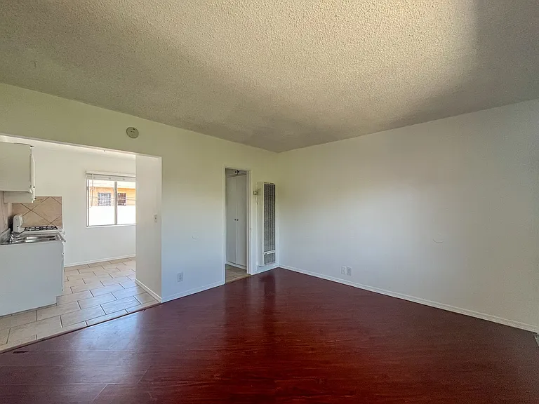 4240 El Segundo Blvd — Photo 16
