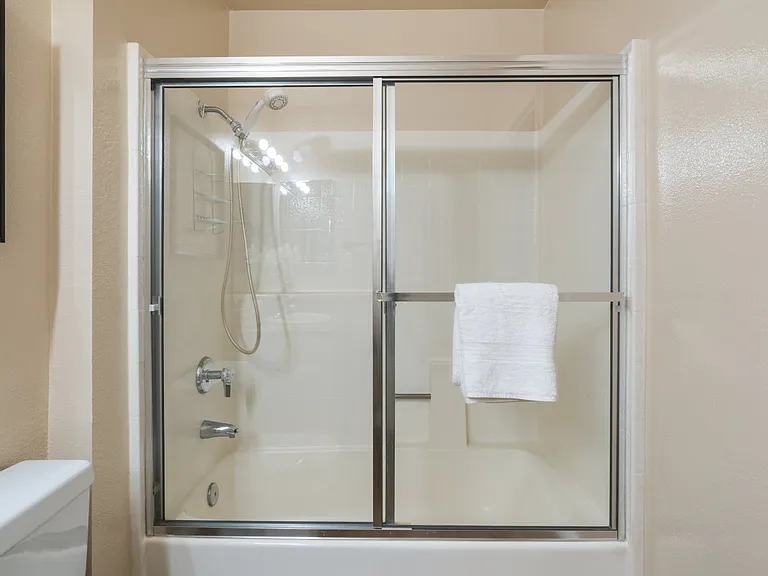 5500 Owensmouth Ave #331 — Photo 3