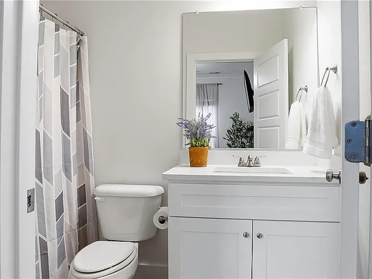 2917 Pretty Lake Ave — Photo 22