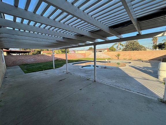 3rd image of 4720 Jerry Ave