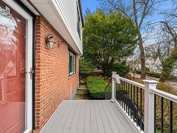 5th image of 177 Brooks St