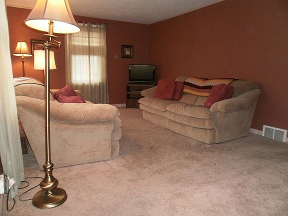 2nd image of 127 Kendall Dr W