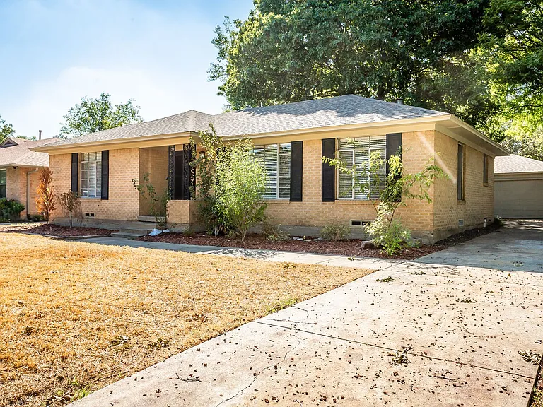 511 Classen Dr — Photo 2