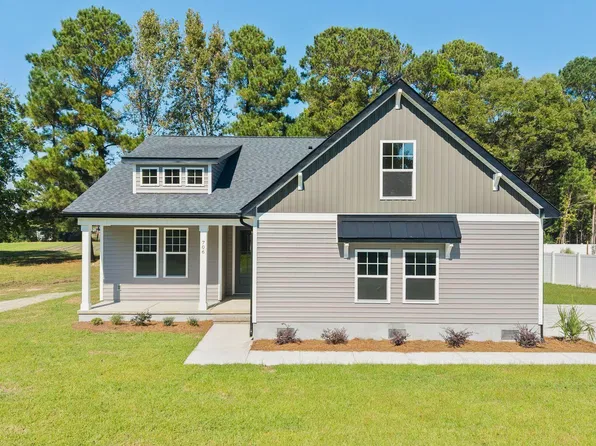 706 W Bridgers Street Ext, Burgaw, NC 28425
