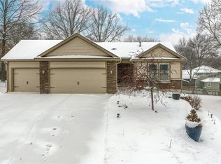 8000 N Tracy Ave, Gladstone, MO 64118