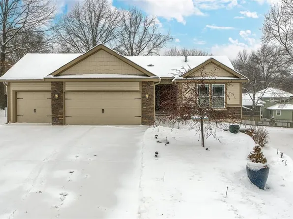 8000 N Tracy Ave, Gladstone, MO 64118