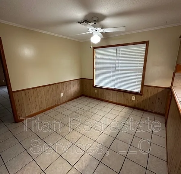 413 Woodvale Ave — Photo 4