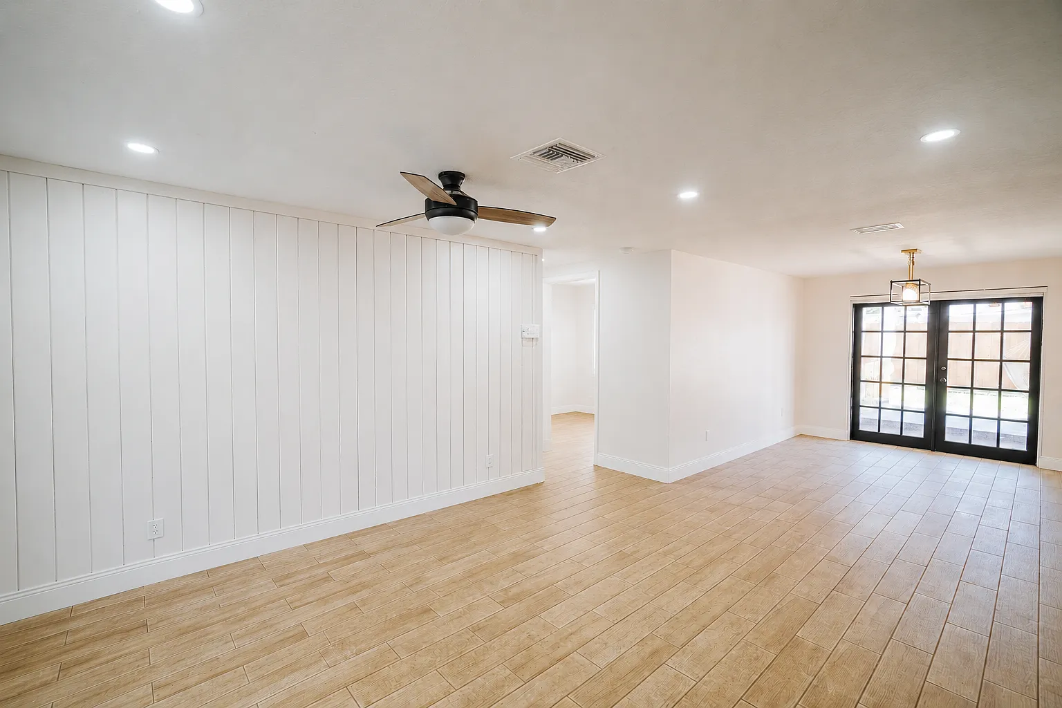 2 bed, 928 sqft, $2,300 — Photo 4