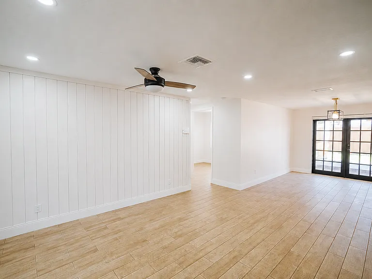 3120 Sandspur Dr — Photo 4