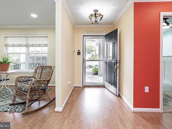 5th image of 200 Crestwood Ln