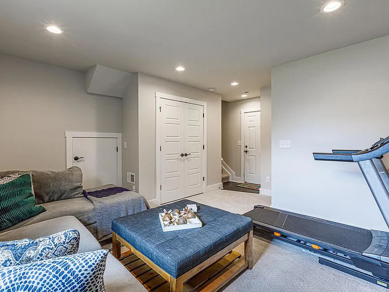 2785 Hartwick Dr — Photo 28