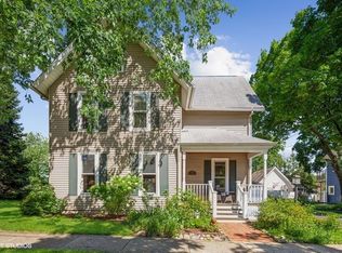 306 E 2nd St, Dundee, IL 60118