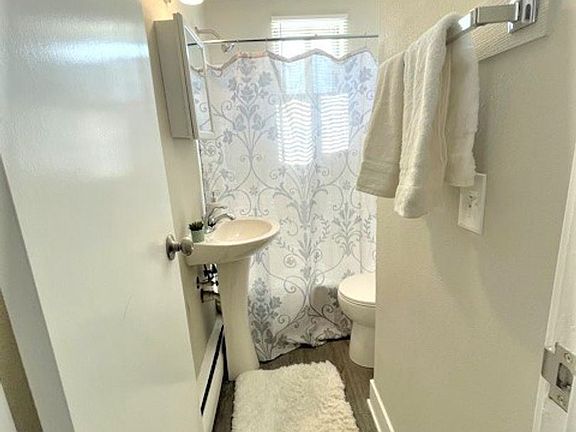 4th image of 1124 E Seneca Ave #7
