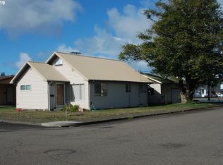 2107 Elm Ave, Reedsport, OR 97467